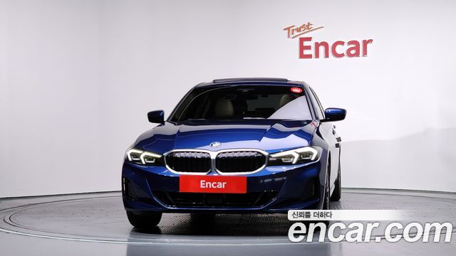 BMW 3-Series 320i