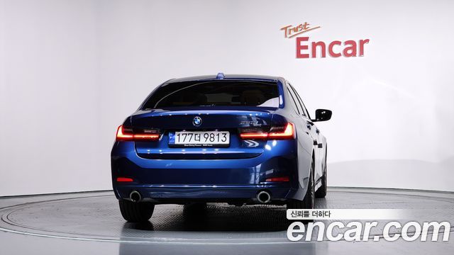 BMW 3-Series 320i
