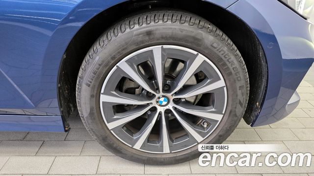 BMW 3-Series 320i