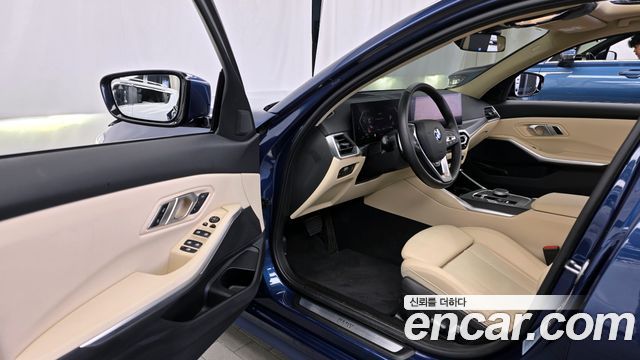 BMW 3-Series 320i