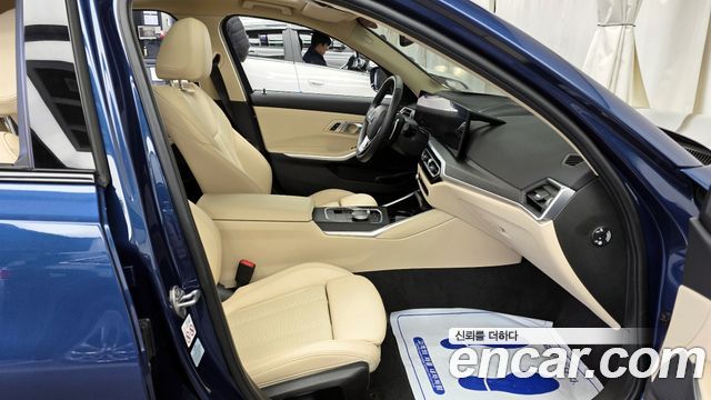 BMW 3-Series 320i