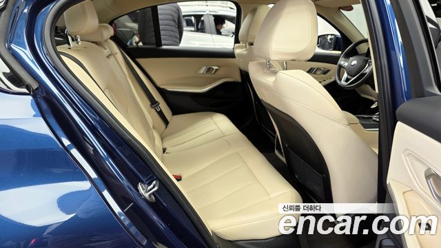 BMW 3-Series 320i