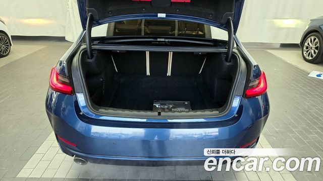 BMW 3-Series 320i