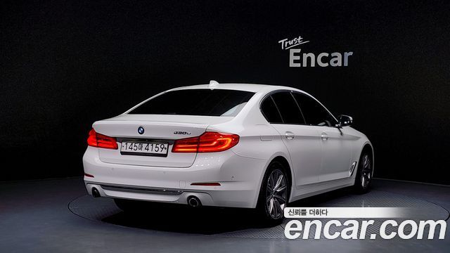 BMW 5-Series 530e Luxury