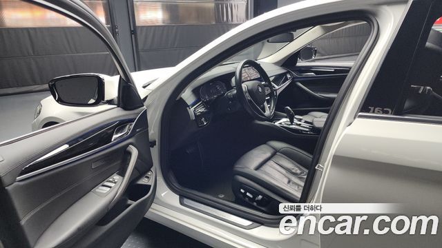 BMW 5-Series 530e Luxury
