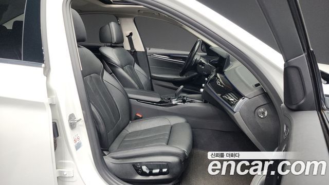 BMW 5-Series 530e Luxury