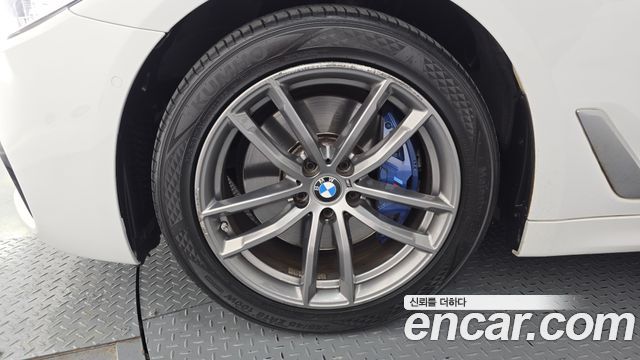 BMW 5-Series 530i M Sport Package Plus