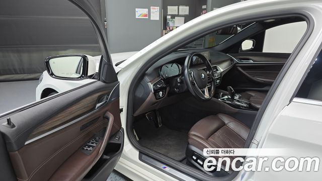 BMW 5-Series 530i M Sport Package Plus