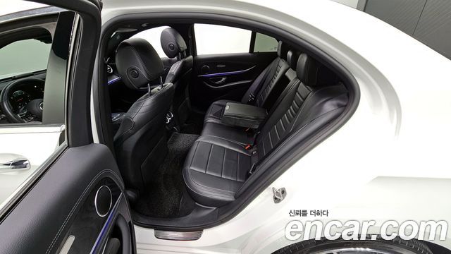 Mercedes-Benz E-Class E220d 4MATIC AMG Line