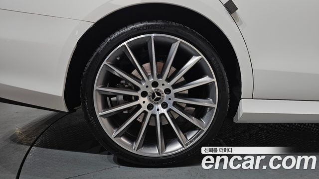 Mercedes-Benz E-Class E350 4MATIC AMG Line