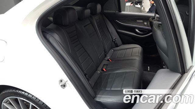 Mercedes-Benz E-Class E350 4MATIC AMG Line