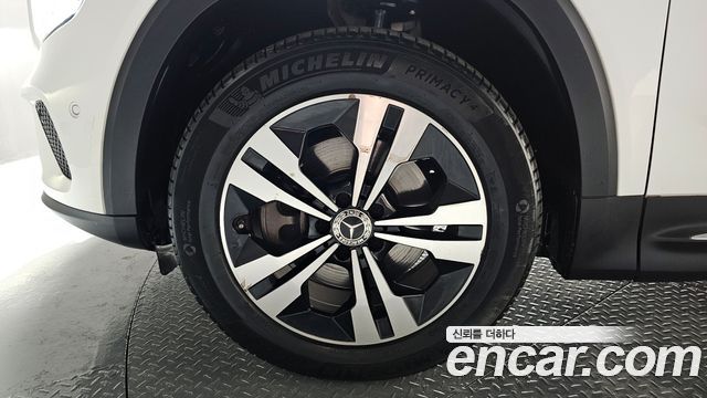 Mercedes-Benz GLB-Class GLB220