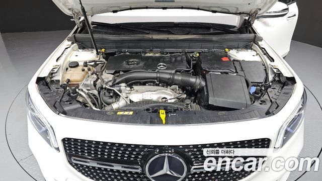Mercedes-Benz GLB-Class GLB220