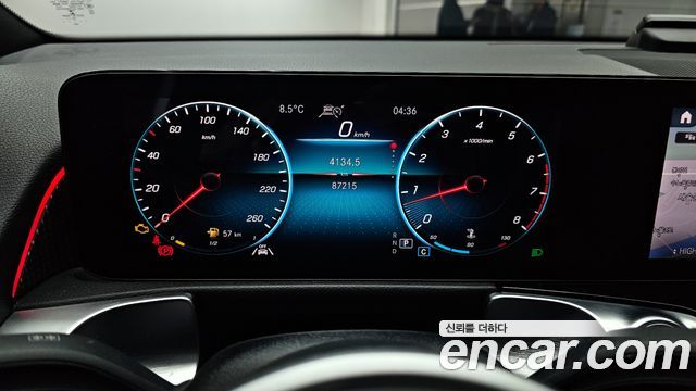 Mercedes-Benz GLB-Class GLB220