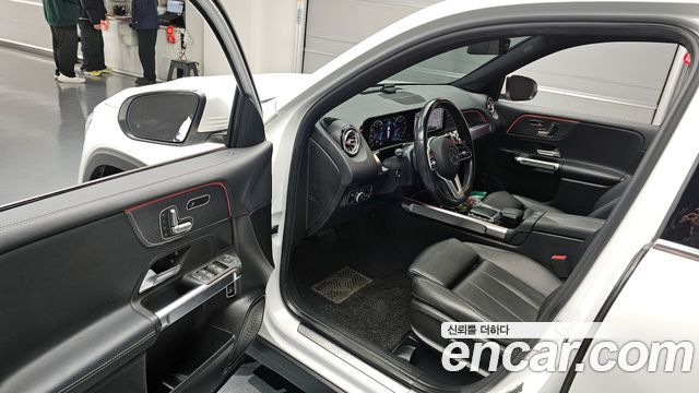 Mercedes-Benz GLB-Class GLB220
