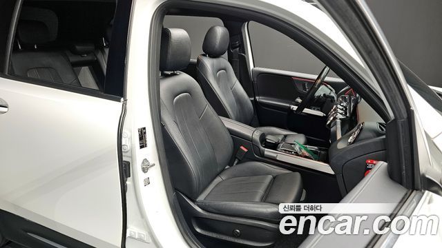Mercedes-Benz GLB-Class GLB220
