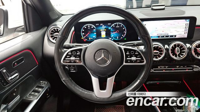 Mercedes-Benz GLB-Class GLB220