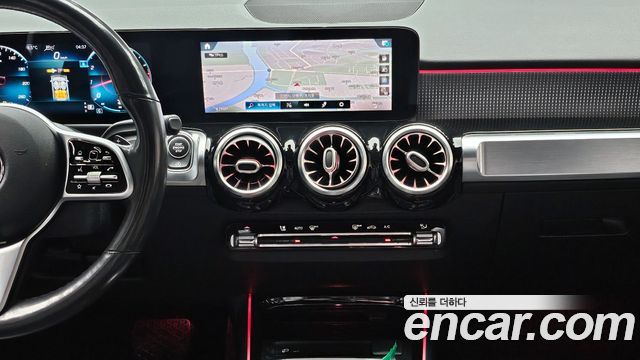 Mercedes-Benz GLB-Class GLB220