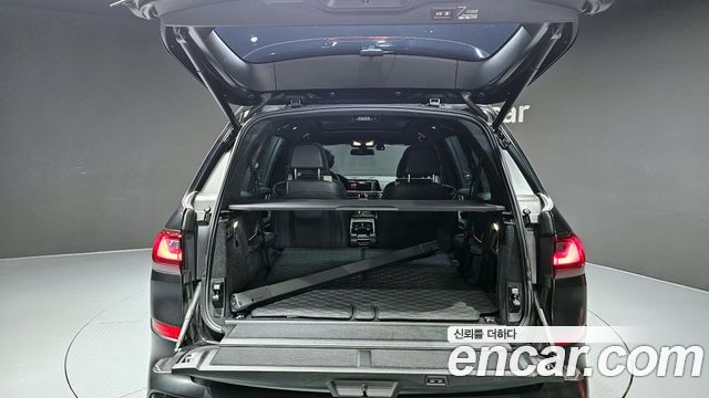 BMW X7 M50i Frozen Black Edition 6STR