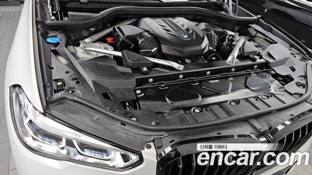 BMW X5 M50i