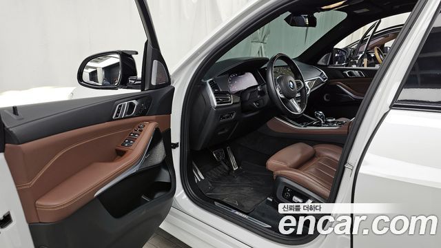 BMW X5 M50i