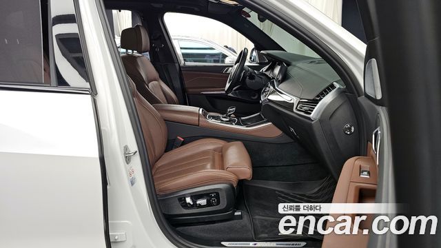 BMW X5 M50i