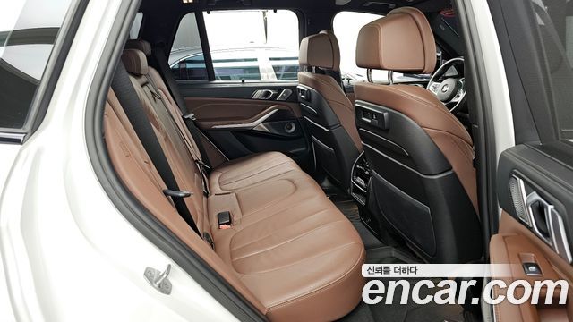 BMW X5 M50i