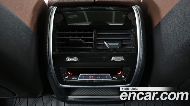 BMW X5 M50i