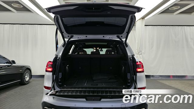 BMW X5 M50i