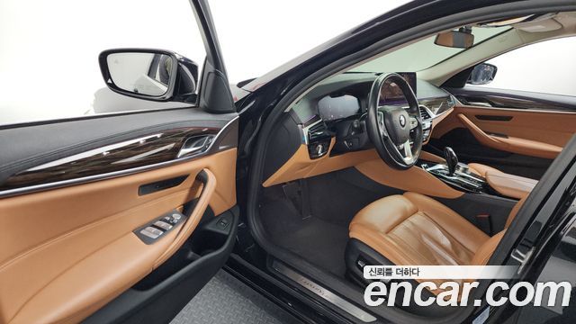 BMW 5-Series 520i Luxury