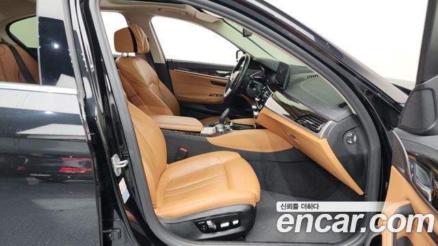 BMW 5-Series 520i Luxury