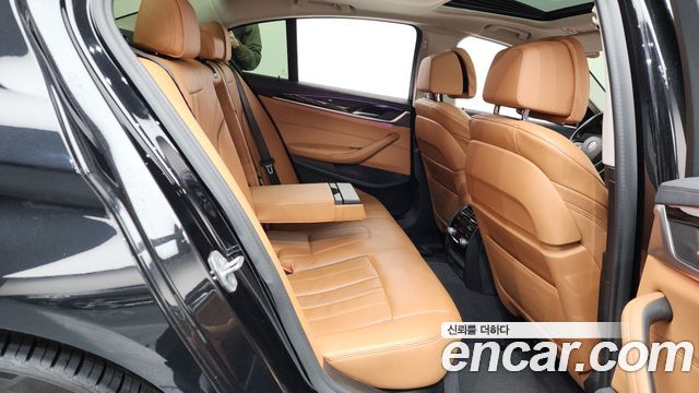 BMW 5-Series 520i Luxury