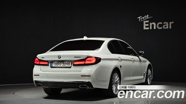 BMW 5-Series 530i xDrive Luxury