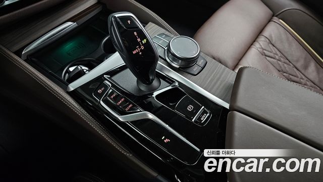 BMW 5-Series 530i xDrive Luxury