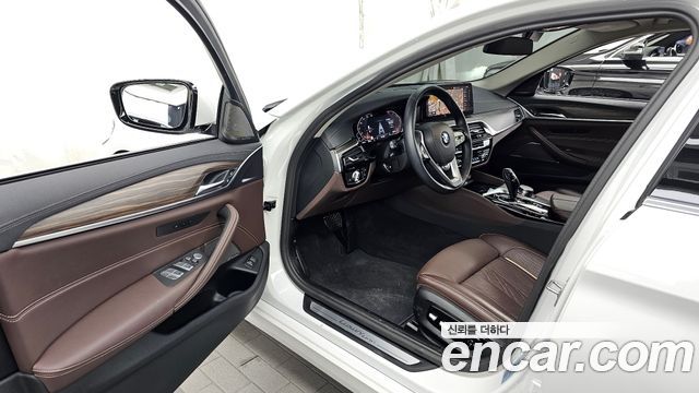 BMW 5-Series 530i xDrive Luxury