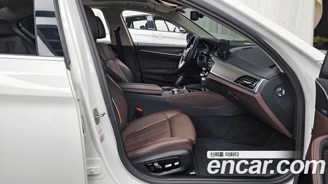 BMW 5-Series 530i xDrive Luxury