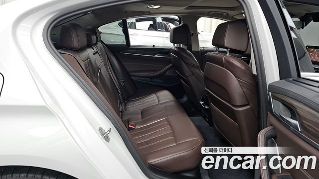 BMW 5-Series 530i xDrive Luxury