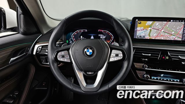 BMW 5-Series 530i xDrive Luxury