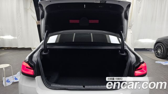 BMW 5-Series 530i xDrive Luxury