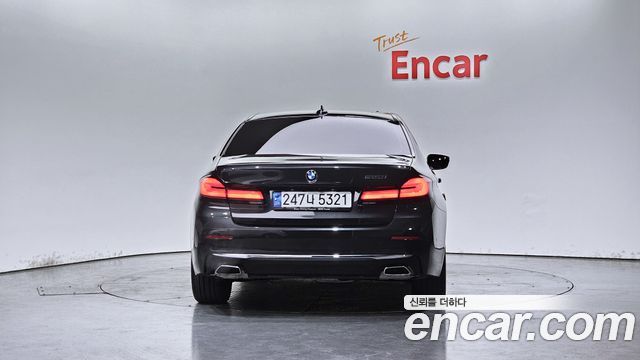 BMW 5-Series 520i Luxury