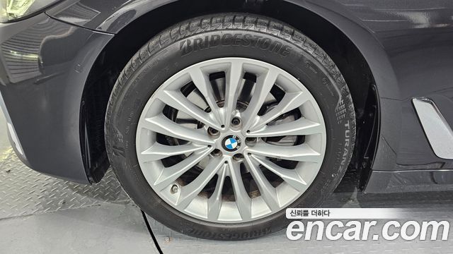 BMW 5-Series 520i Luxury
