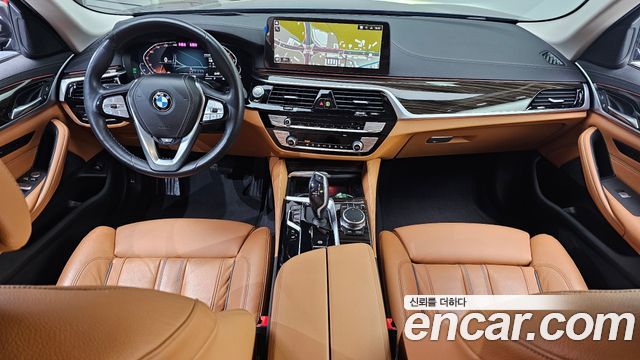 BMW 5-Series 520i Luxury