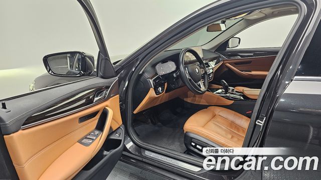 BMW 5-Series 520i Luxury