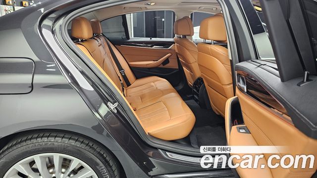 BMW 5-Series 520i Luxury