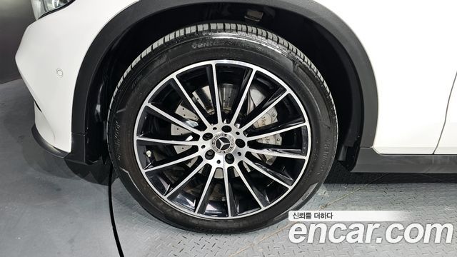 Mercedes-Benz GLC-Class GLC300 4MATIC AMG Line Coupe