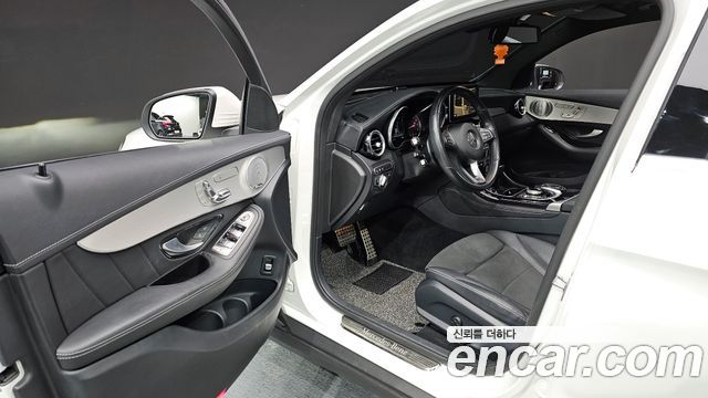 Mercedes-Benz GLC-Class GLC300 4MATIC AMG Line Coupe