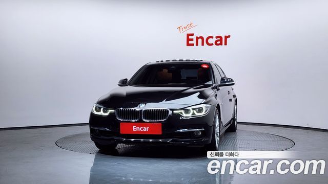 BMW 3-Series 320i Luxury