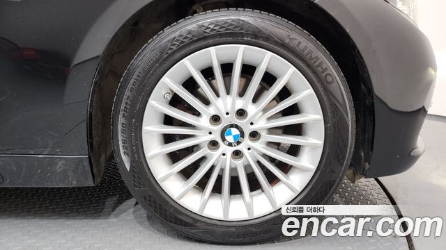BMW 3-Series 320i Luxury