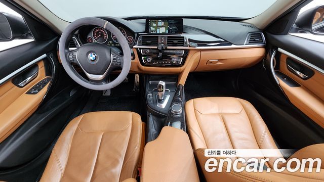 BMW 3-Series 320i Luxury