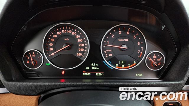 BMW 3-Series 320i Luxury